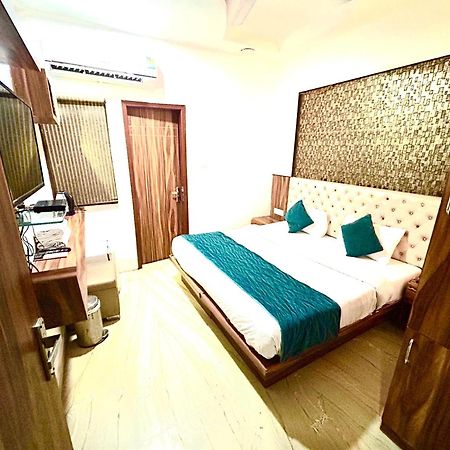 Hotel The Tomar Hospitality Nueva Delhi Exterior foto