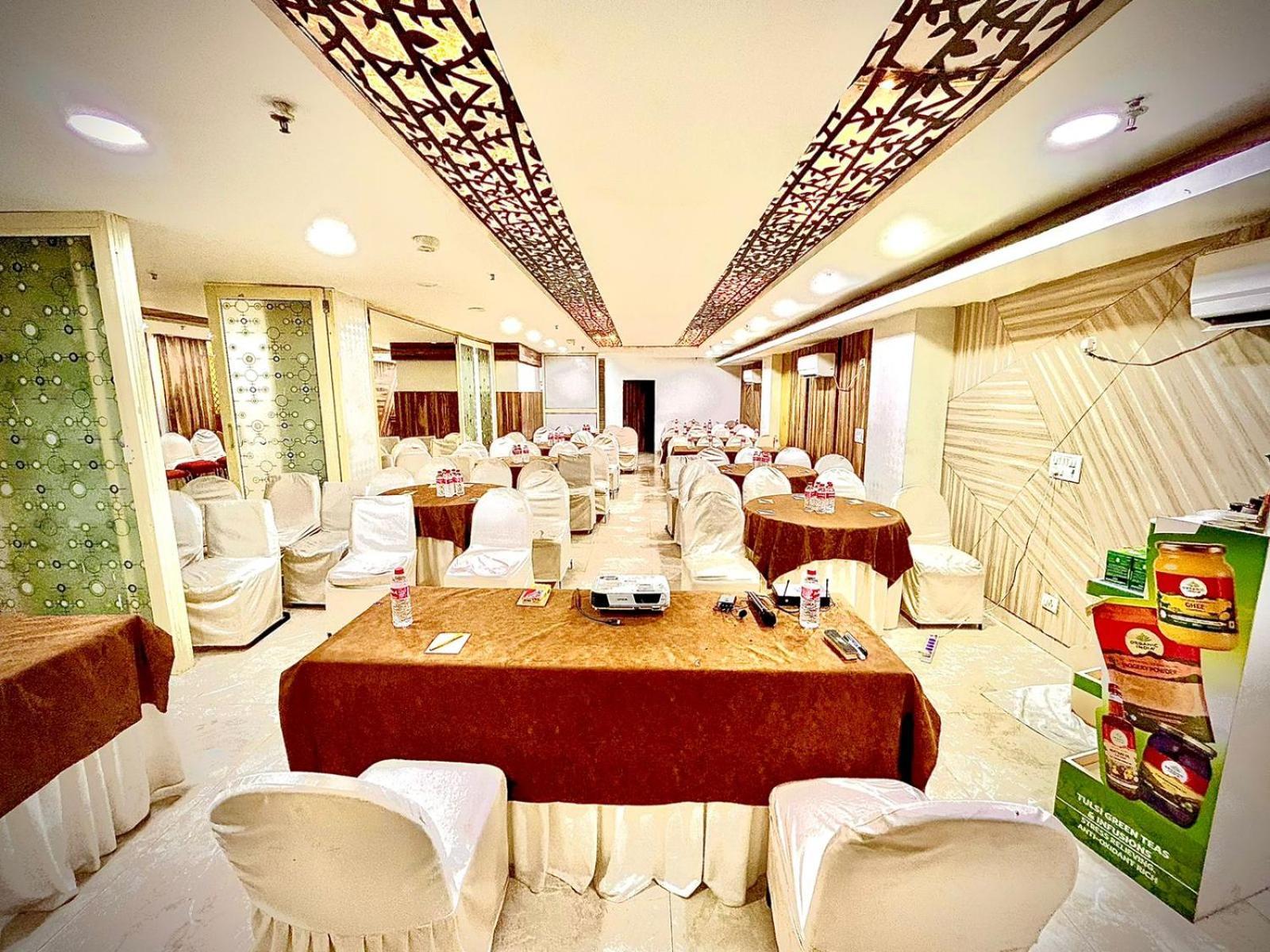 Hotel The Tomar Hospitality Nueva Delhi Exterior foto